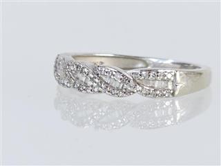 10K White Gold APX 1/4 CTW Round Baguette Diamond Weave Wedding Band Sz 7